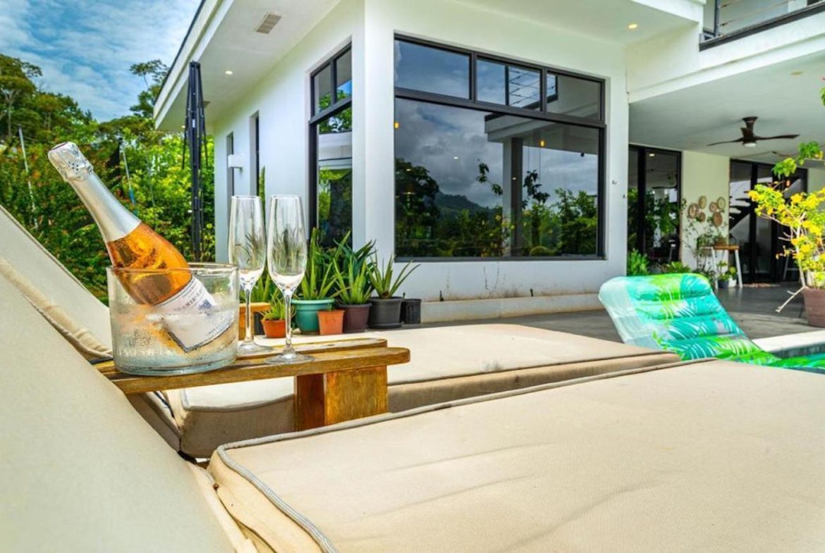 JUNGLE VIEW 3 BEDROOM HOME – 0.86 ACRES