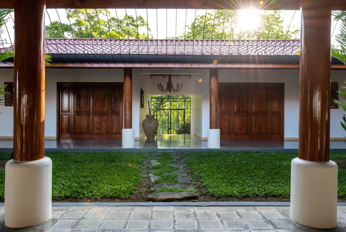 PROPERTY WITH A GUEST HOUSE AND PANORAMIC VIEWS OF THE OCEAN AND MOUNTAINS, IN OJOCHAL – 2.58 ACRES