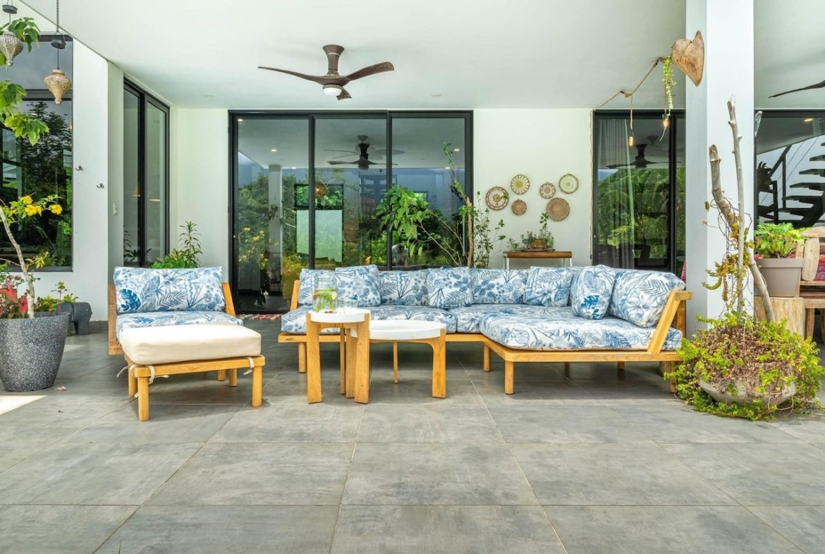 JUNGLE VIEW 3 BEDROOM HOME – 0.86 ACRES