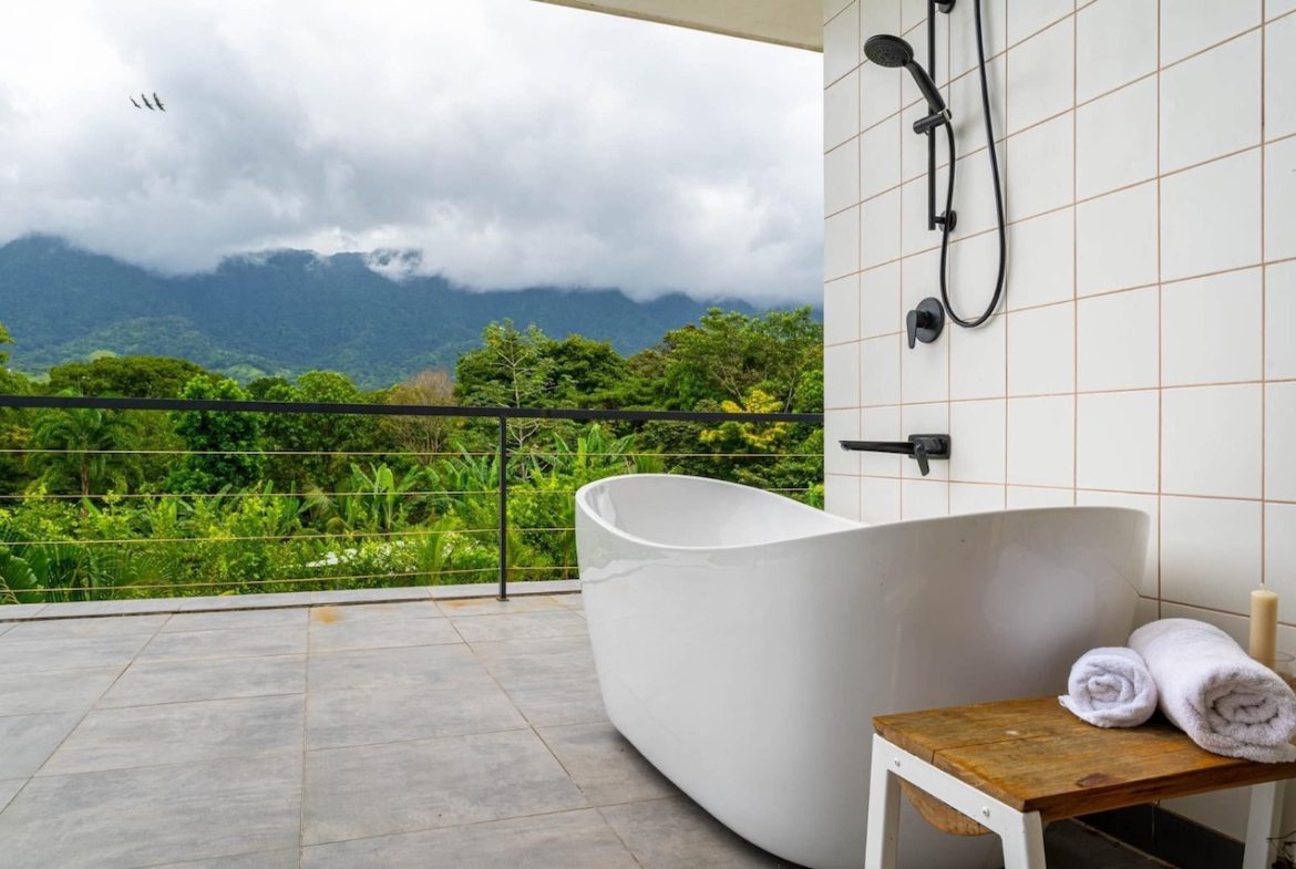 JUNGLE VIEW 3 BEDROOM HOME – 0.86 ACRES