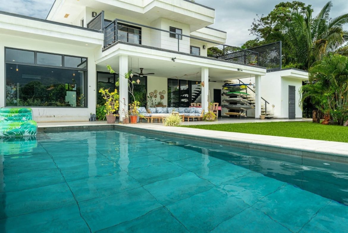 JUNGLE VIEW 3 BEDROOM HOME – 0.86 ACRES