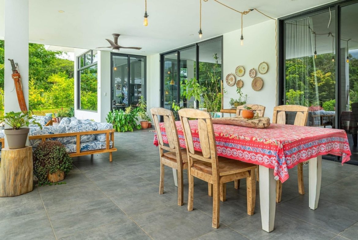 JUNGLE VIEW 3 BEDROOM HOME – 0.86 ACRES