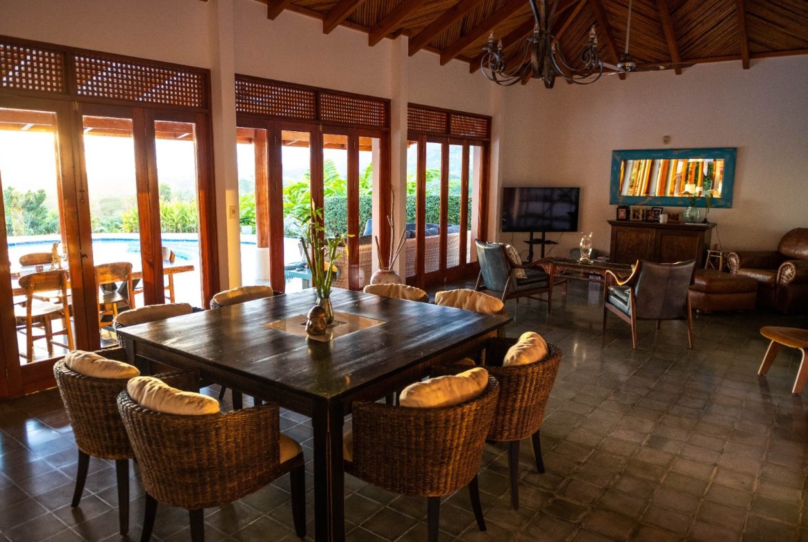 PROPERTY WITH A GUEST HOUSE AND PANORAMIC VIEWS OF THE OCEAN AND MOUNTAINS, IN OJOCHAL – 2.58 ACRES