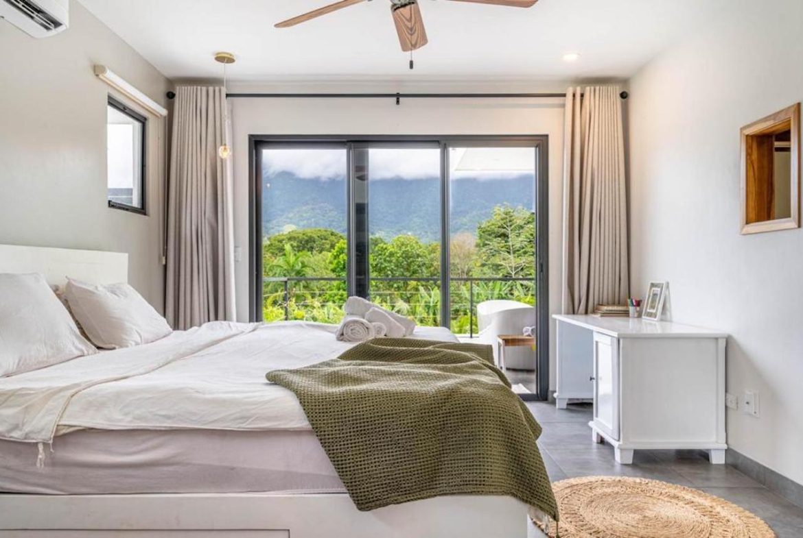 JUNGLE VIEW 3 BEDROOM HOME – 0.86 ACRES