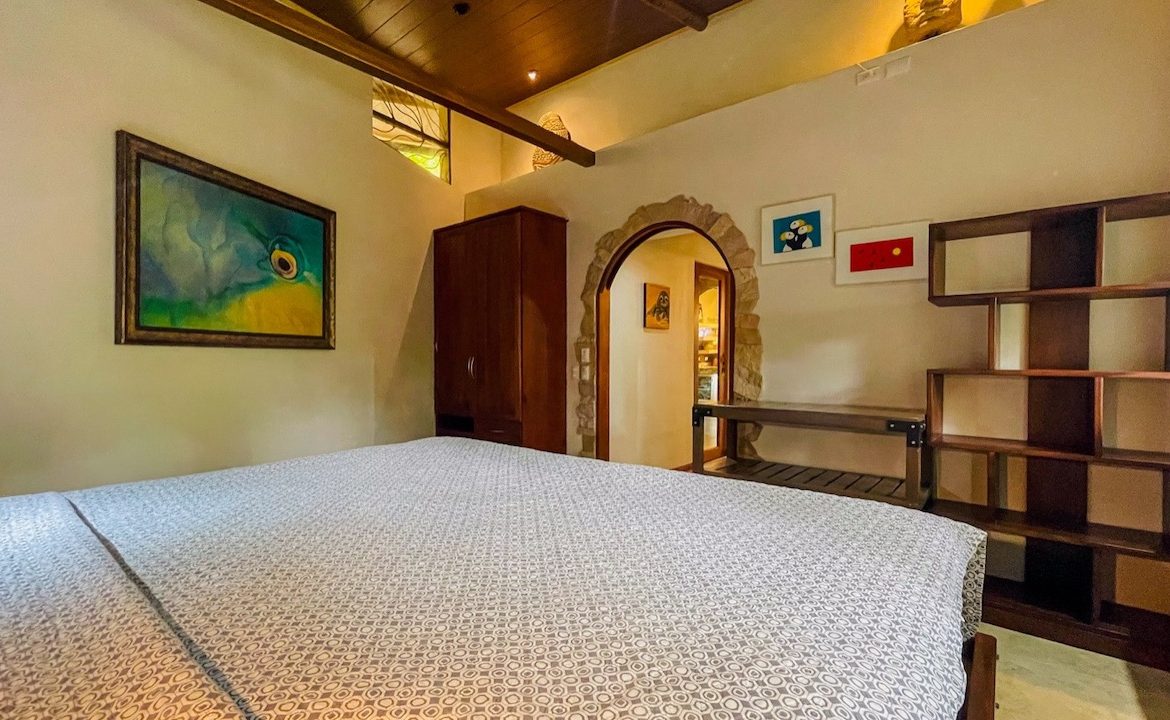 HOUSE AND GUEST HOUSE IN CENTRAL OJOCHAL – 1.35 ACRES