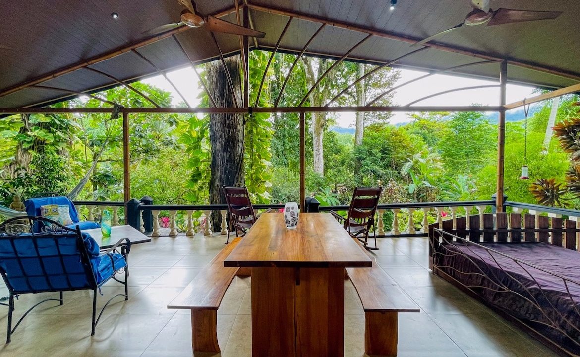 HOUSE AND GUEST HOUSE IN CENTRAL OJOCHAL – 1.35 ACRES