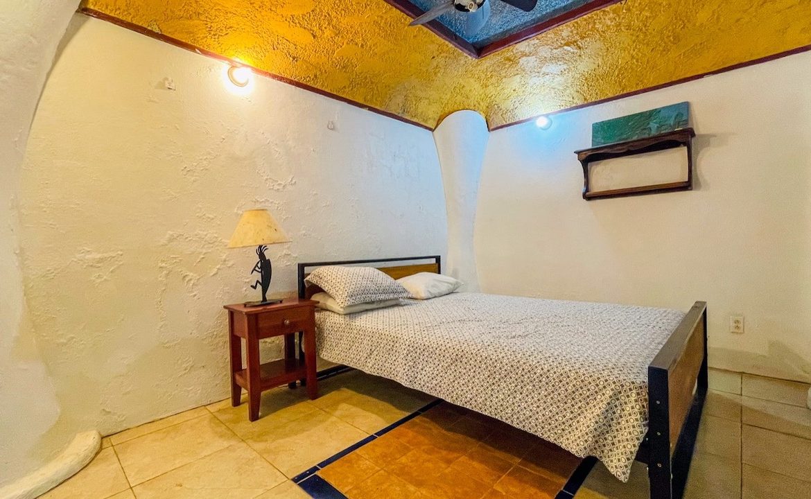 HOUSE AND GUEST HOUSE IN CENTRAL OJOCHAL – 1.35 ACRES