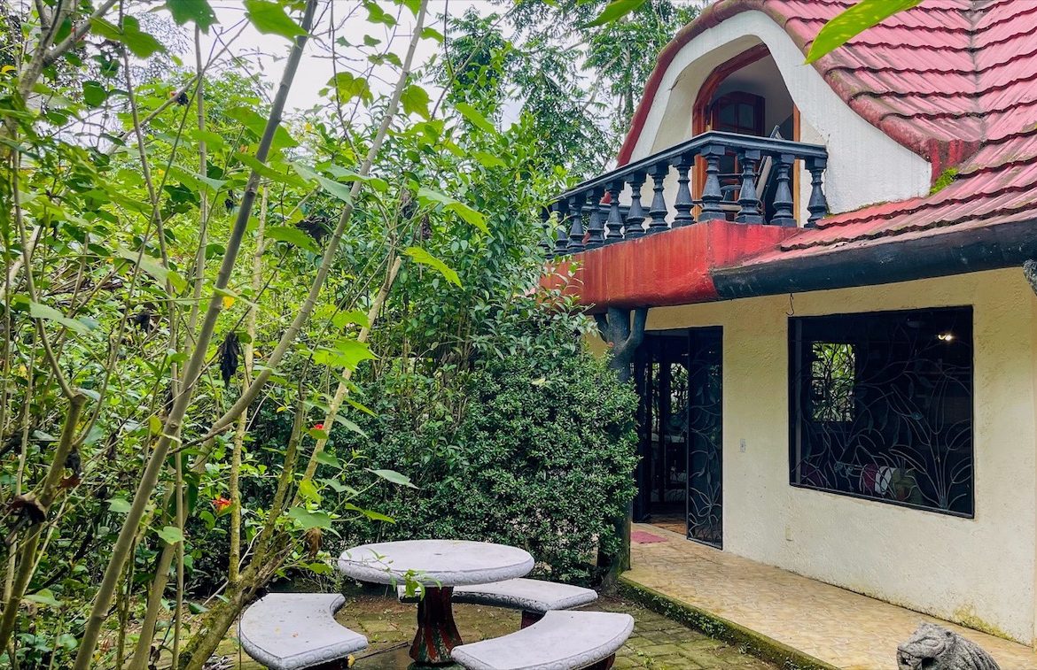 HOUSE AND GUEST HOUSE IN CENTRAL OJOCHAL – 1.35 ACRES