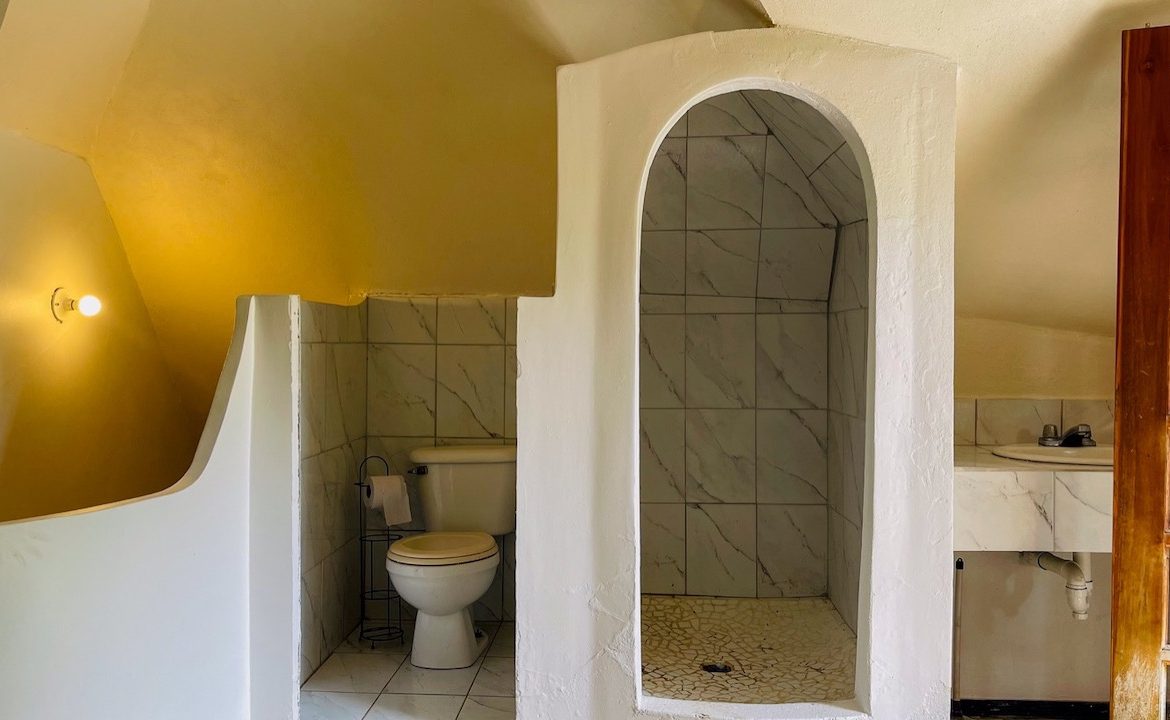 HOUSE AND GUEST HOUSE IN CENTRAL OJOCHAL – 1.35 ACRES