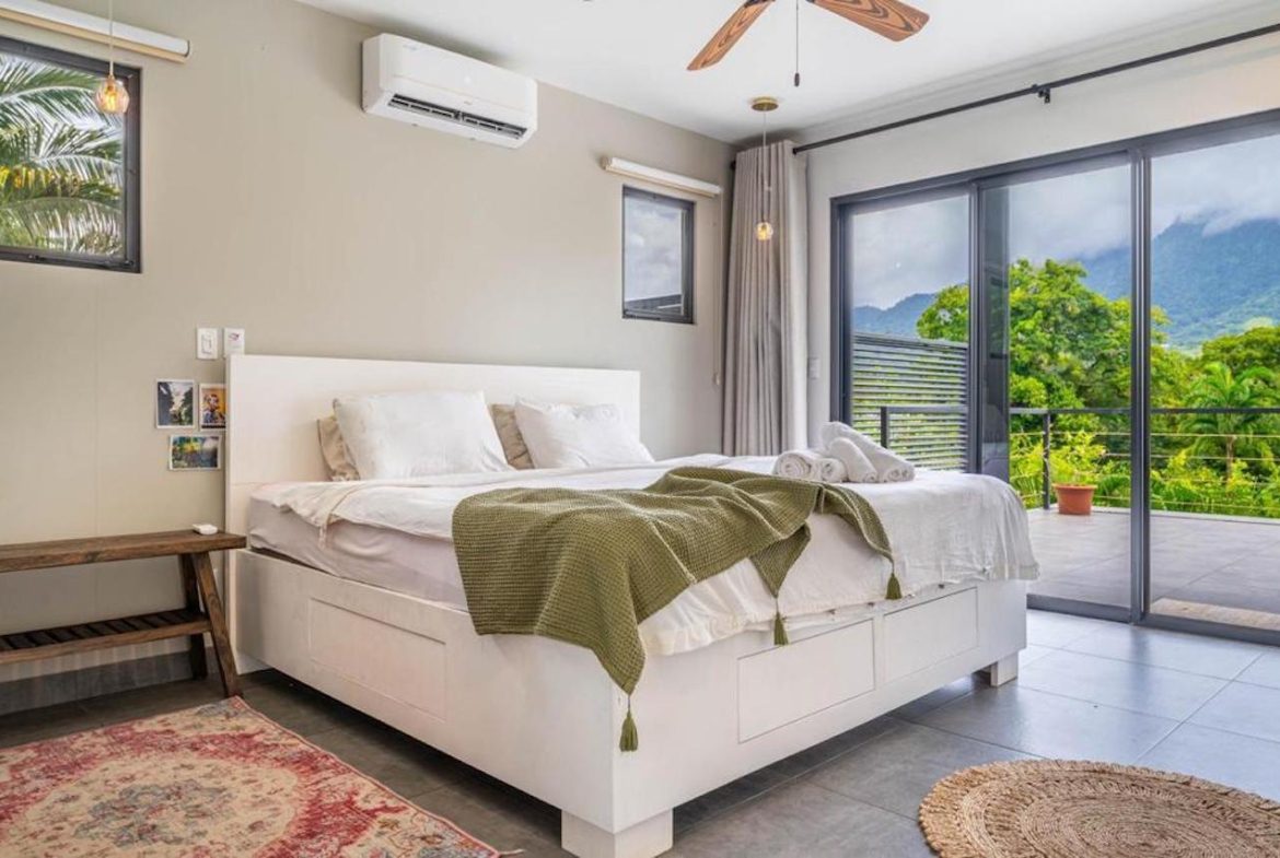 JUNGLE VIEW 3 BEDROOM HOME – 0.86 ACRES