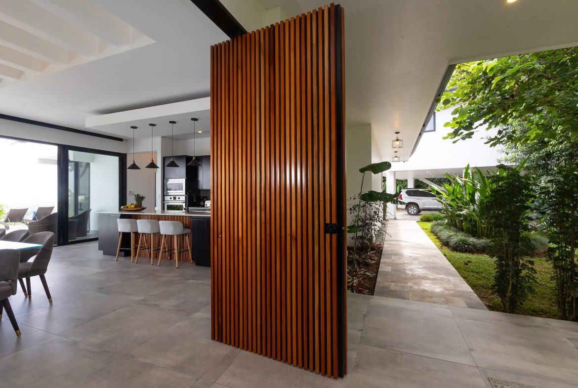 MODERN  PROPERTY WITH VIEWS OF THE PACIFIC OCAEN AND JUNGLE IN OJOCHAL, Uvita, Costa Rica — photo 2