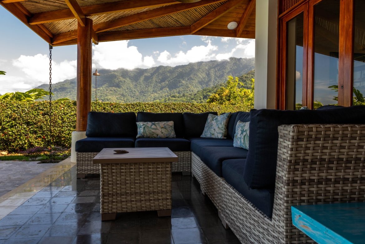 PROPERTY WITH A GUEST HOUSE AND PANORAMIC VIEWS OF THE OCEAN AND MOUNTAINS, IN OJOCHAL – 2.58 ACRES