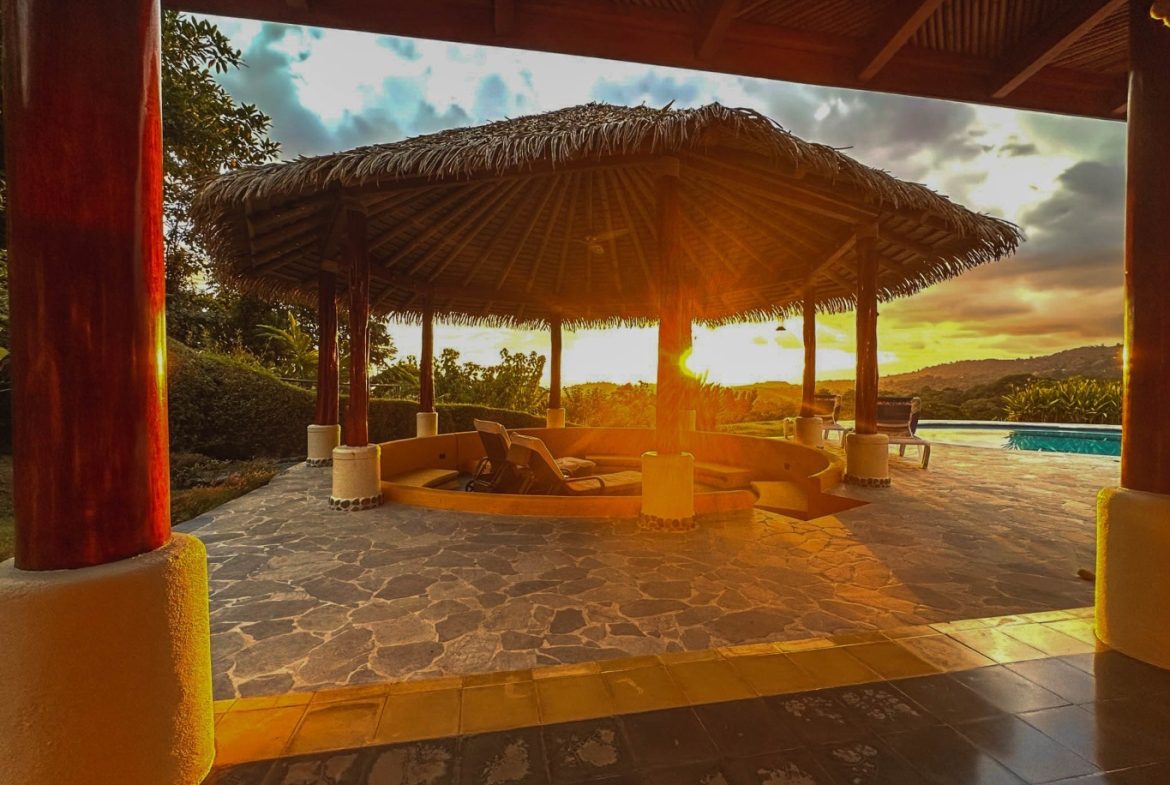 PROPERTY WITH A GUEST HOUSE AND PANORAMIC VIEWS OF THE OCEAN AND MOUNTAINS, IN OJOCHAL – 2.58 ACRES
