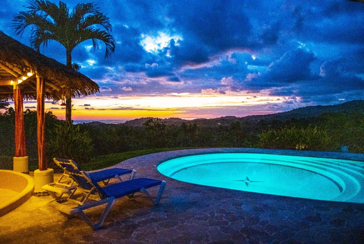 PROPERTY WITH A GUEST HOUSE AND PANORAMIC VIEWS OF THE OCEAN AND MOUNTAINS, IN OJOCHAL – 2.58 ACRES