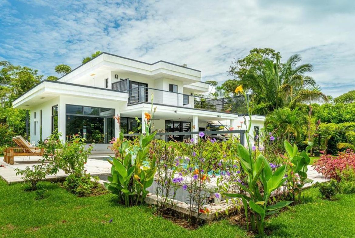 JUNGLE VIEW 3 BEDROOM HOME – 0.86 ACRES, Uvita, Costa Rica — photo 2