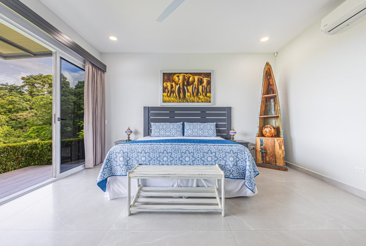 LUXURY 5 BEDROOM ESTATE IN UVITA WITH GYM AND GUEST CASITA