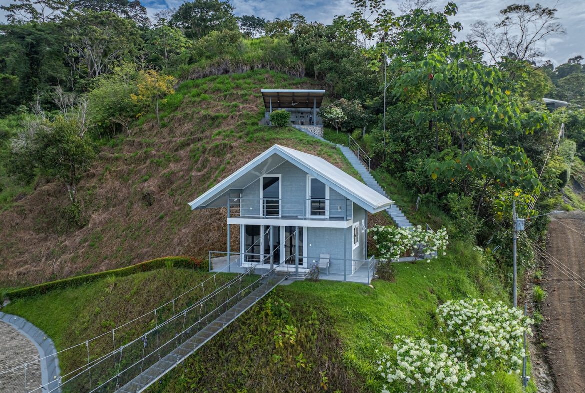 LUXURY 5 BEDROOM ESTATE IN UVITA WITH GYM AND GUEST CASITA