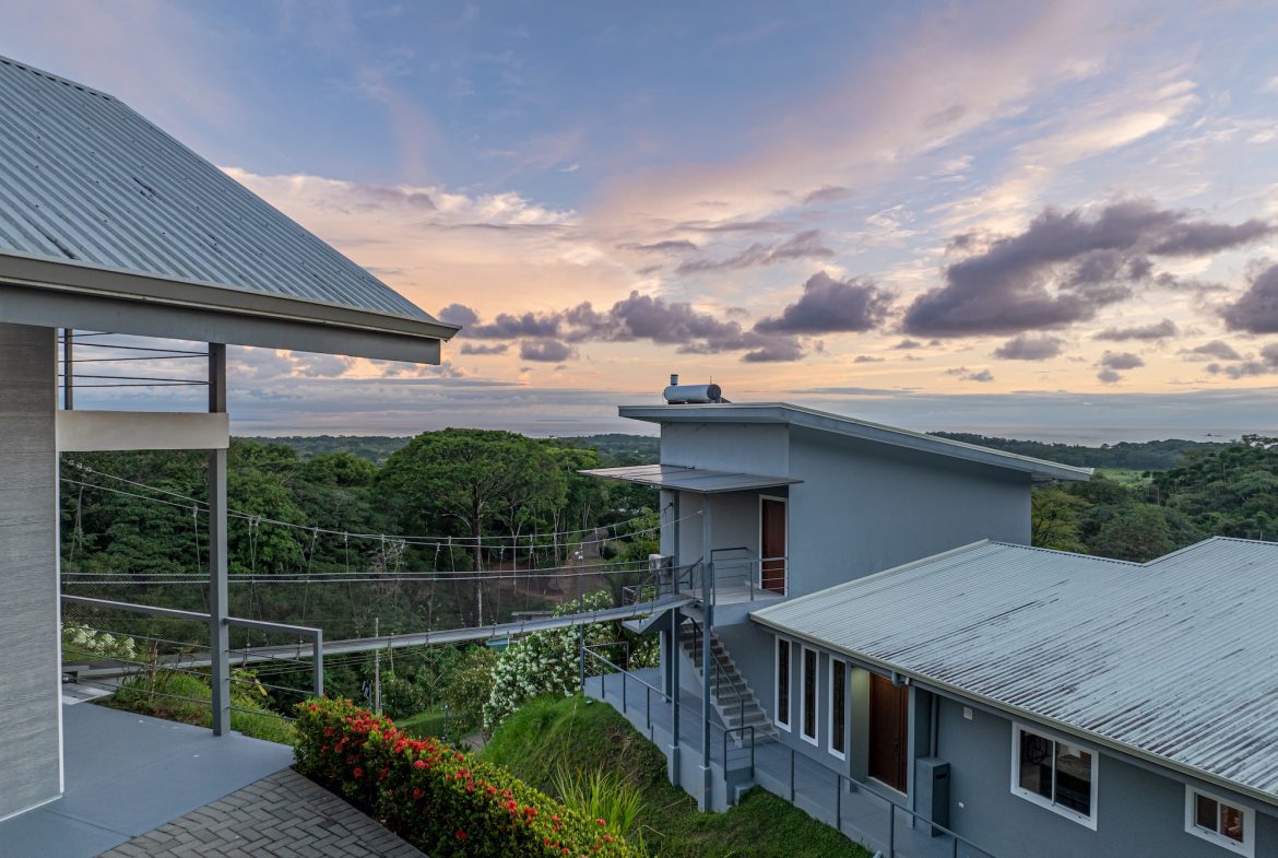 LUXURY 5 BEDROOM ESTATE IN UVITA WITH GYM AND GUEST CASITA