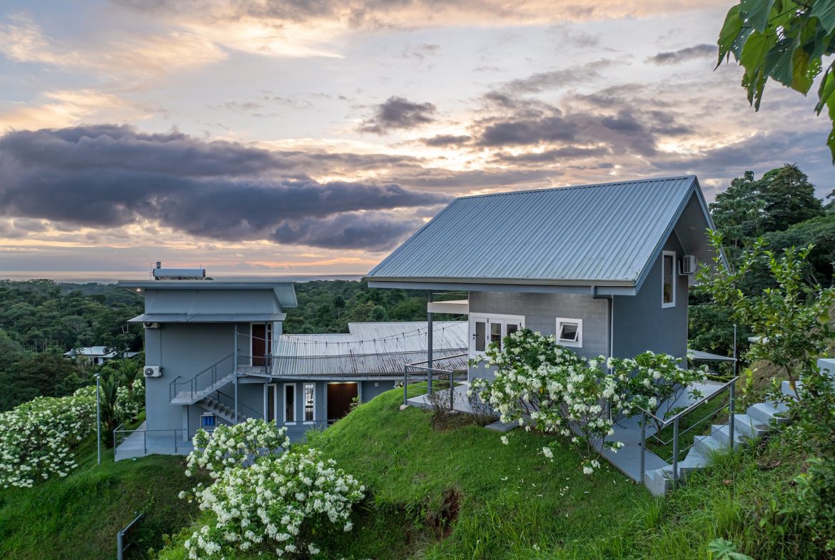 LUXURY 5 BEDROOM ESTATE IN UVITA WITH GYM AND GUEST CASITA