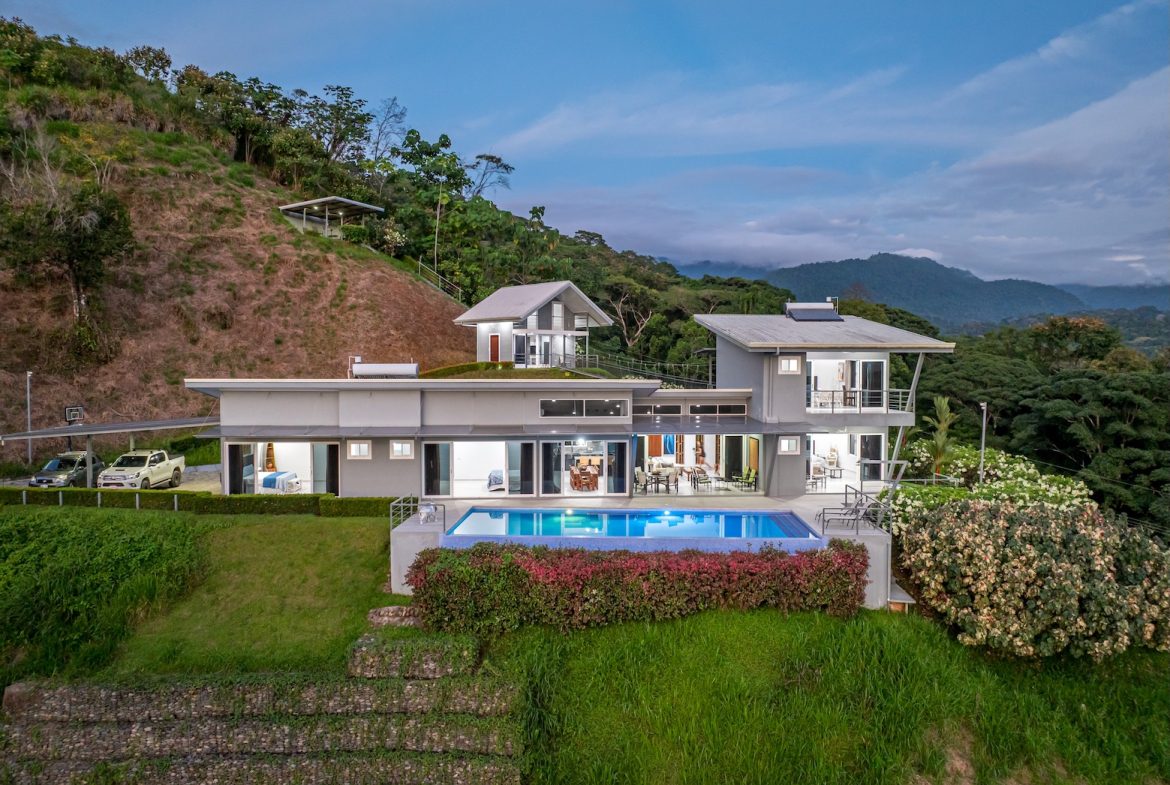 LUXURY 5 BEDROOM ESTATE IN UVITA WITH GYM AND GUEST CASITA, Uvita, Costa Rica — photo 2
