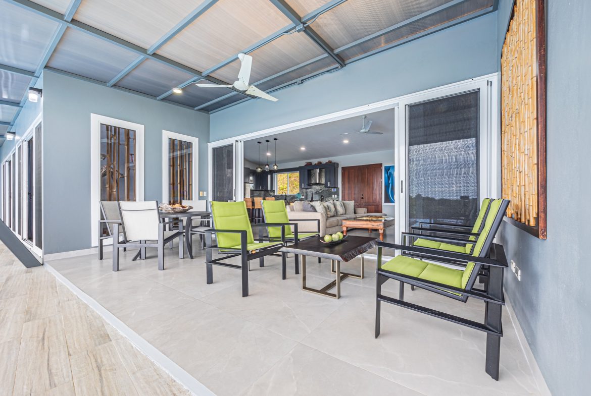 LUXURY 5 BEDROOM ESTATE IN UVITA WITH GYM AND GUEST CASITA