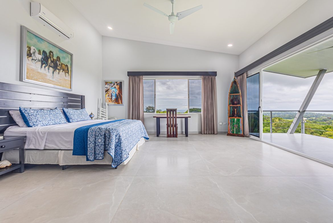 LUXURY 5 BEDROOM ESTATE IN UVITA WITH GYM AND GUEST CASITA