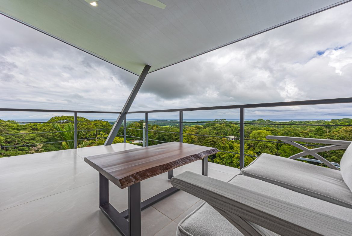 LUXURY 5 BEDROOM ESTATE IN UVITA WITH GYM AND GUEST CASITA