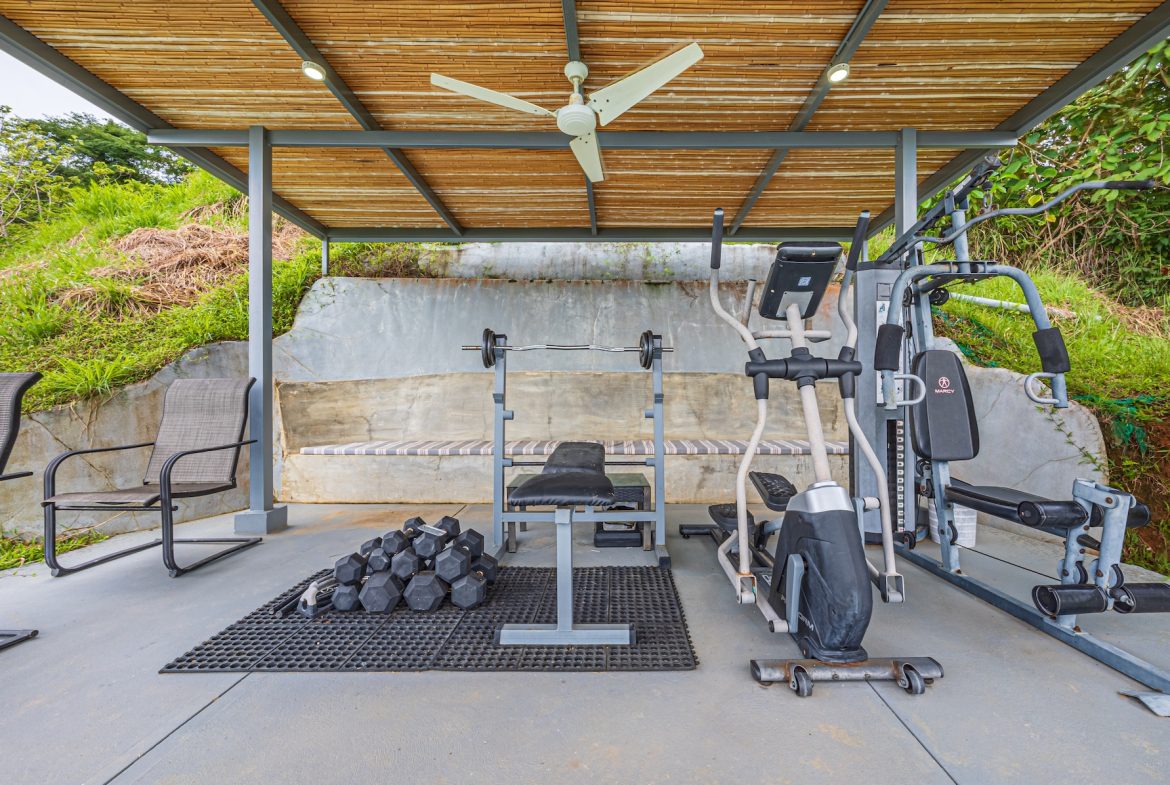 LUXURY 5 BEDROOM ESTATE IN UVITA WITH GYM AND GUEST CASITA
