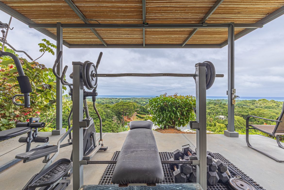 LUXURY 5 BEDROOM ESTATE IN UVITA WITH GYM AND GUEST CASITA