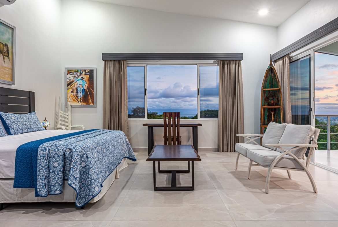LUXURY 5 BEDROOM ESTATE IN UVITA WITH GYM AND GUEST CASITA
