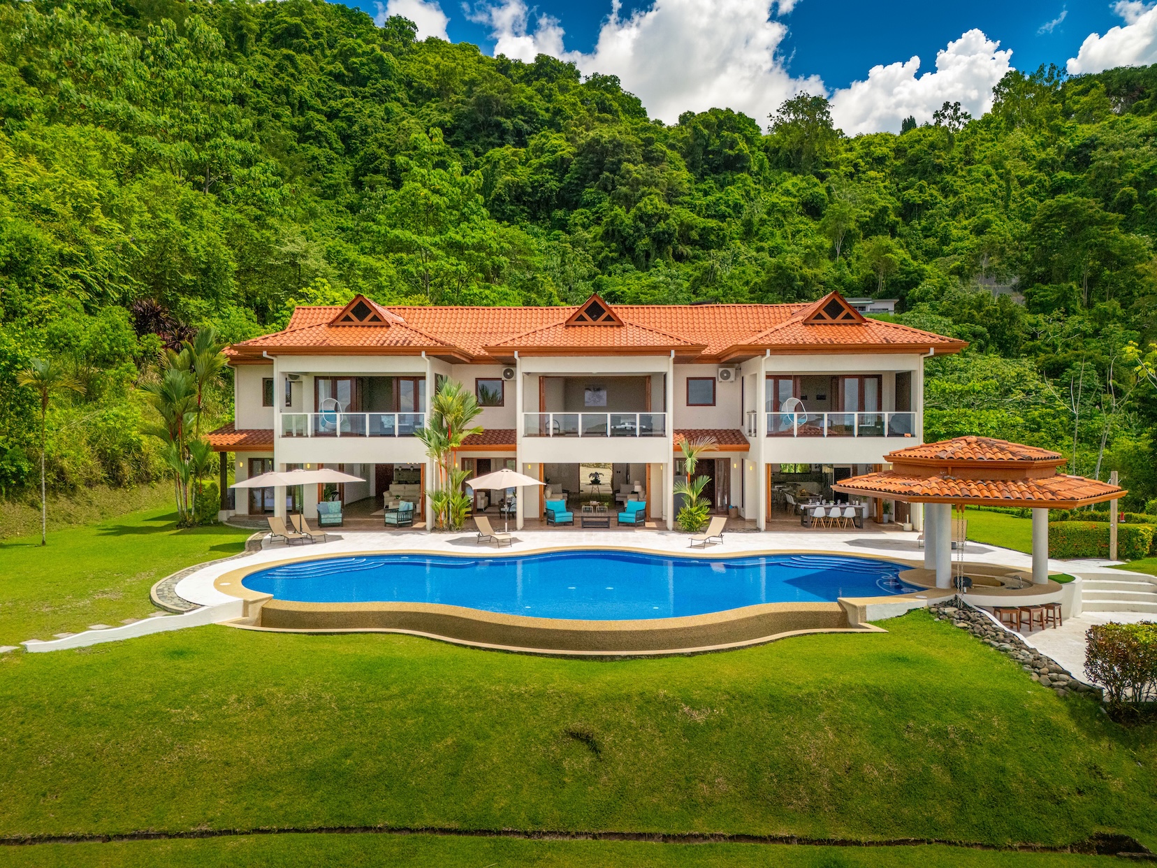 VILLA PARAISO – LUXURY ESTATE WITH PANORAMIC PACIFIC VIEWS, INFINITY POOL, AND 6 BEDROOMS, IN OJOCHAL – 1.77 ACRES