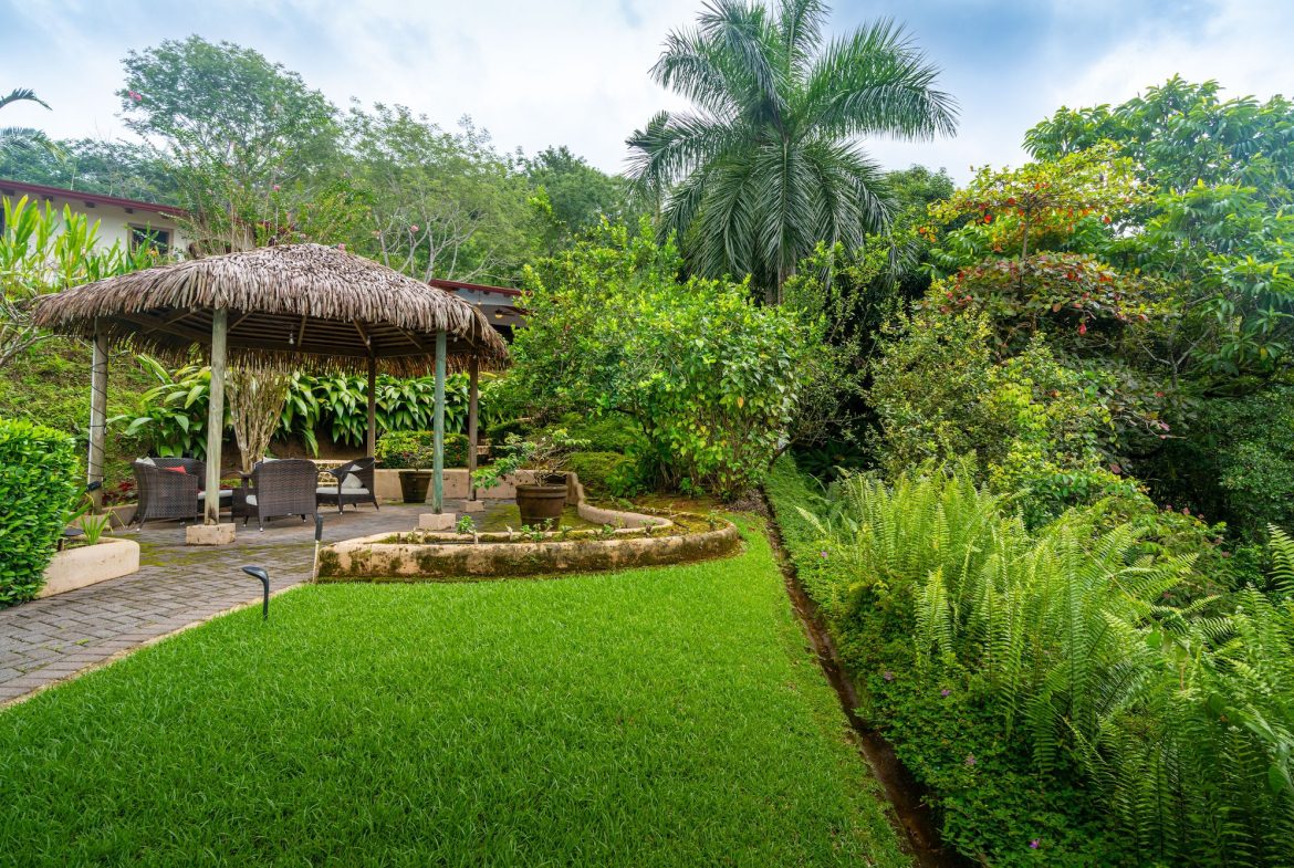 VERY PRIVATE OCEAN AND JUNGLE VIEW HOME IN OJOCHAL