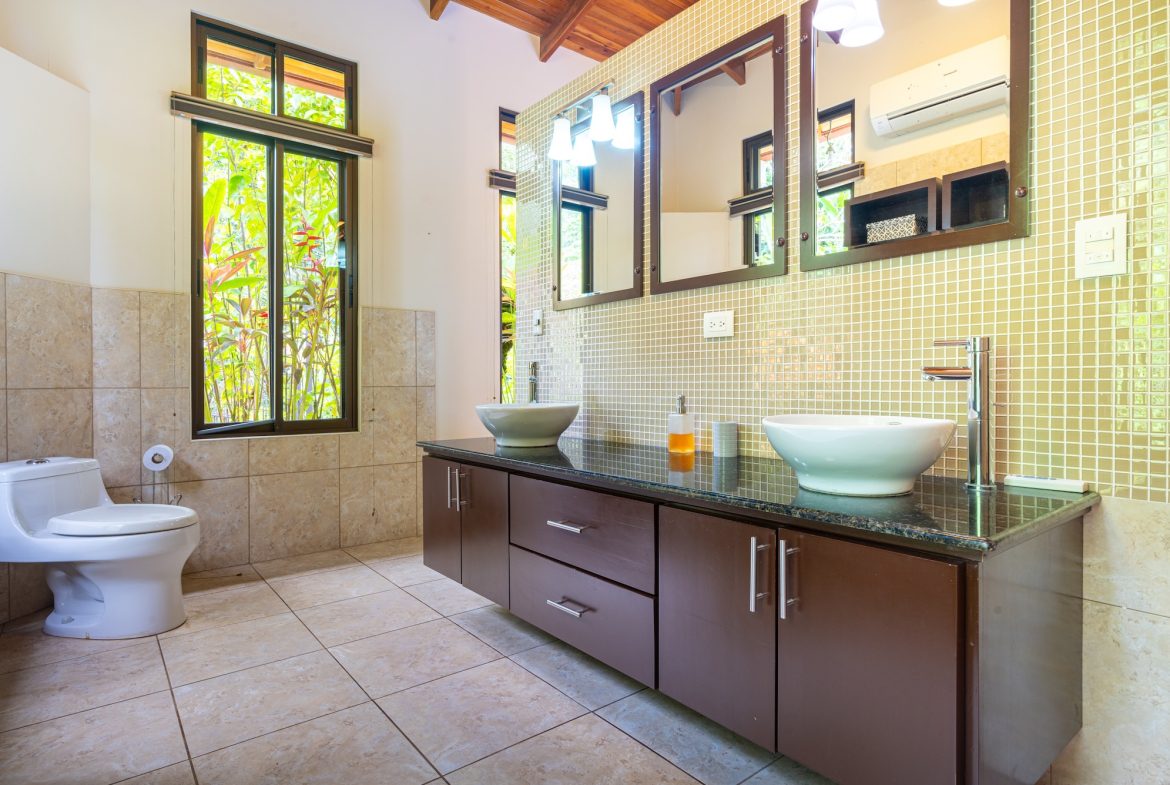 VERY PRIVATE OCEAN AND JUNGLE VIEW HOME IN OJOCHAL