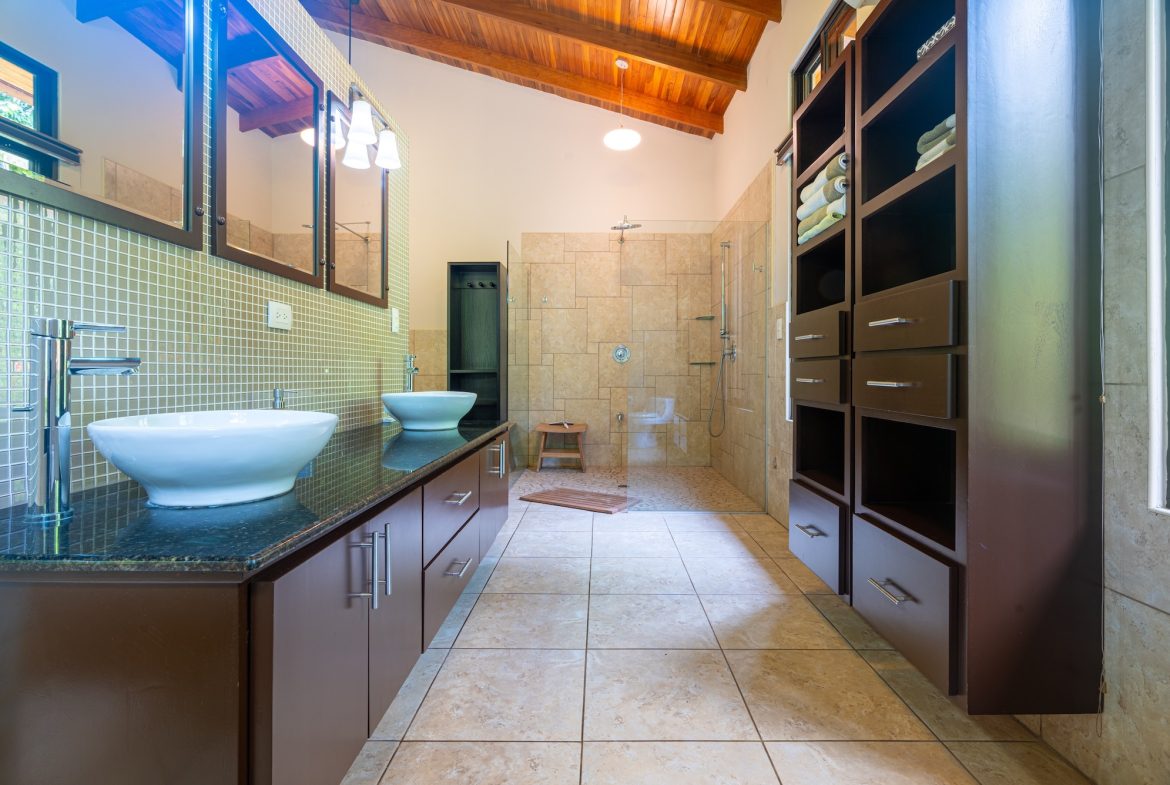 VERY PRIVATE OCEAN AND JUNGLE VIEW HOME IN OJOCHAL