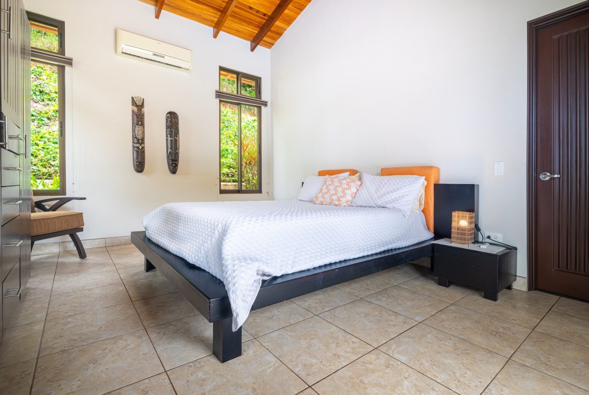 VERY PRIVATE OCEAN AND JUNGLE VIEW HOME IN OJOCHAL