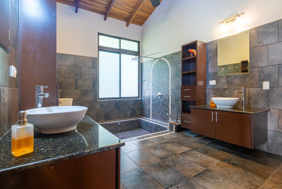 VERY PRIVATE OCEAN AND JUNGLE VIEW HOME IN OJOCHAL