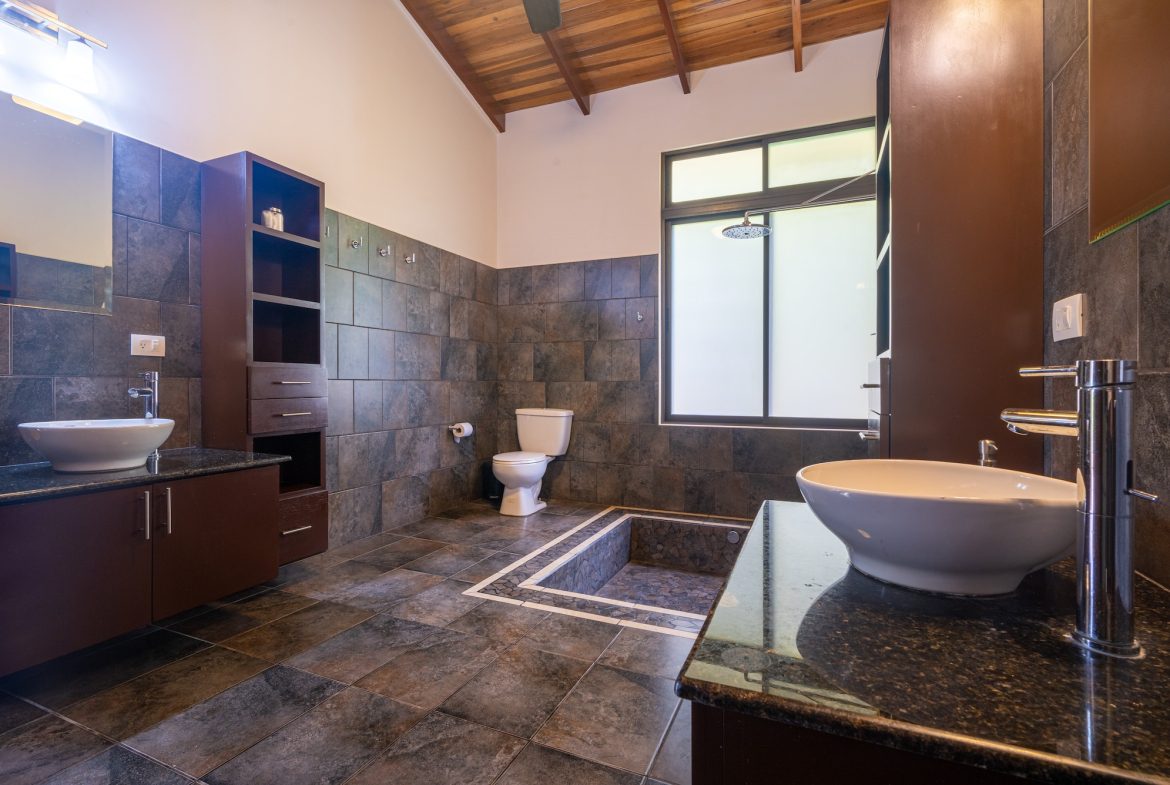 VERY PRIVATE OCEAN AND JUNGLE VIEW HOME IN OJOCHAL
