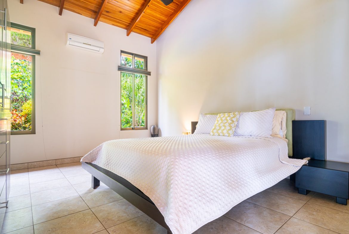 VERY PRIVATE OCEAN AND JUNGLE VIEW HOME IN OJOCHAL