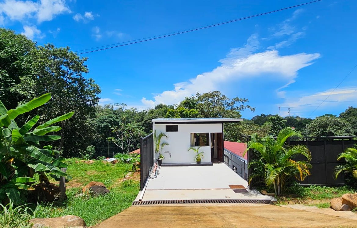 FIRE SALE UNDER $300K : HOME PLUS DETACHED APARTMENT IN DESIRED LOCATION IN UVITA, Uvita, Costa Rica — photo 4