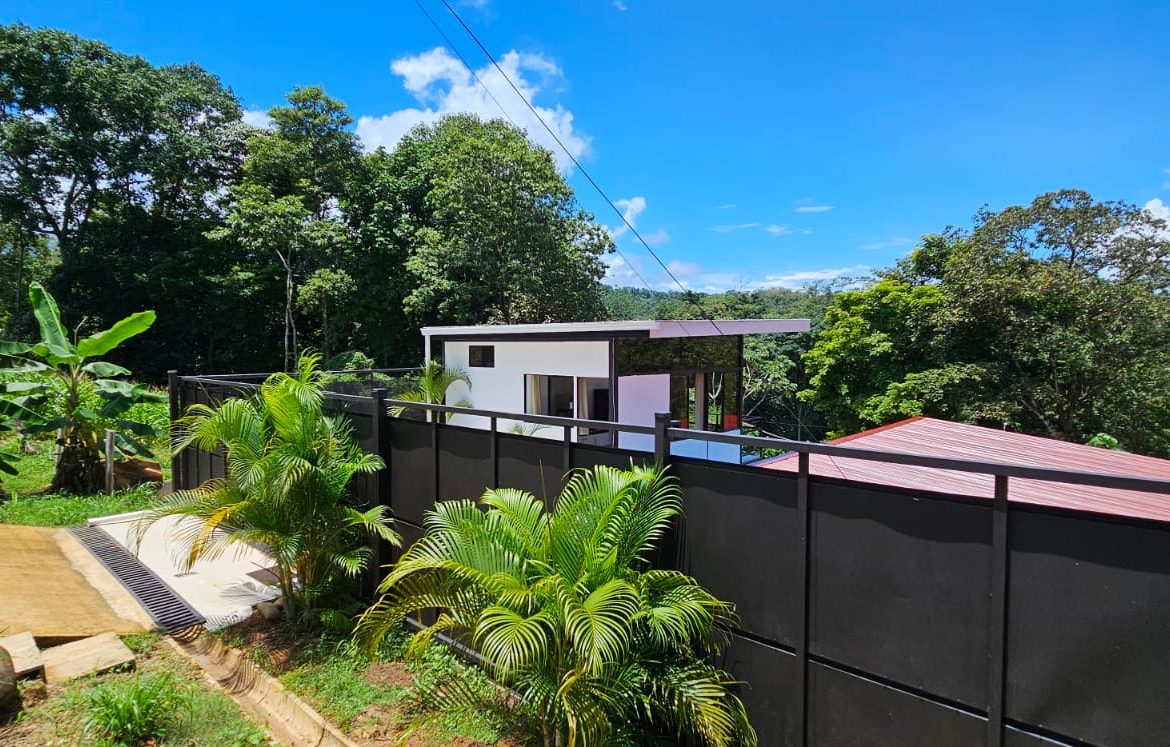 FIRE SALE UNDER $300K : HOME PLUS DETACHED APARTMENT IN DESIRED LOCATION IN UVITA, Uvita, Costa Rica — photo 5