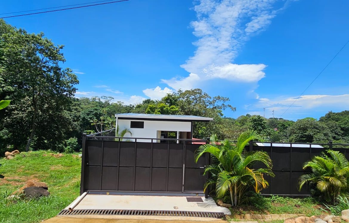 FIRE SALE UNDER $300K : HOME PLUS DETACHED APARTMENT IN DESIRED LOCATION IN UVITA, Uvita, Costa Rica — photo 6