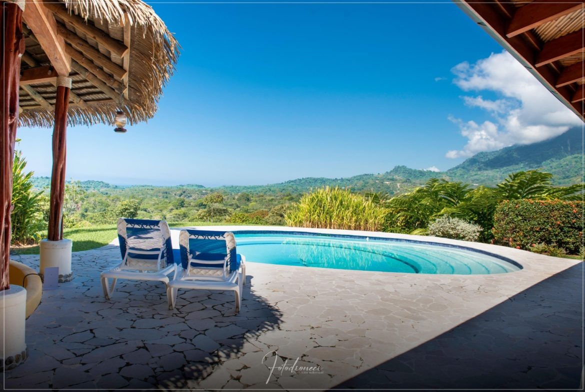PROPERTY WITH A GUEST HOUSE AND PANORAMIC VIEWS OF THE OCEAN AND MOUNTAINS, IN OJOCHAL – 2.58 ACRES