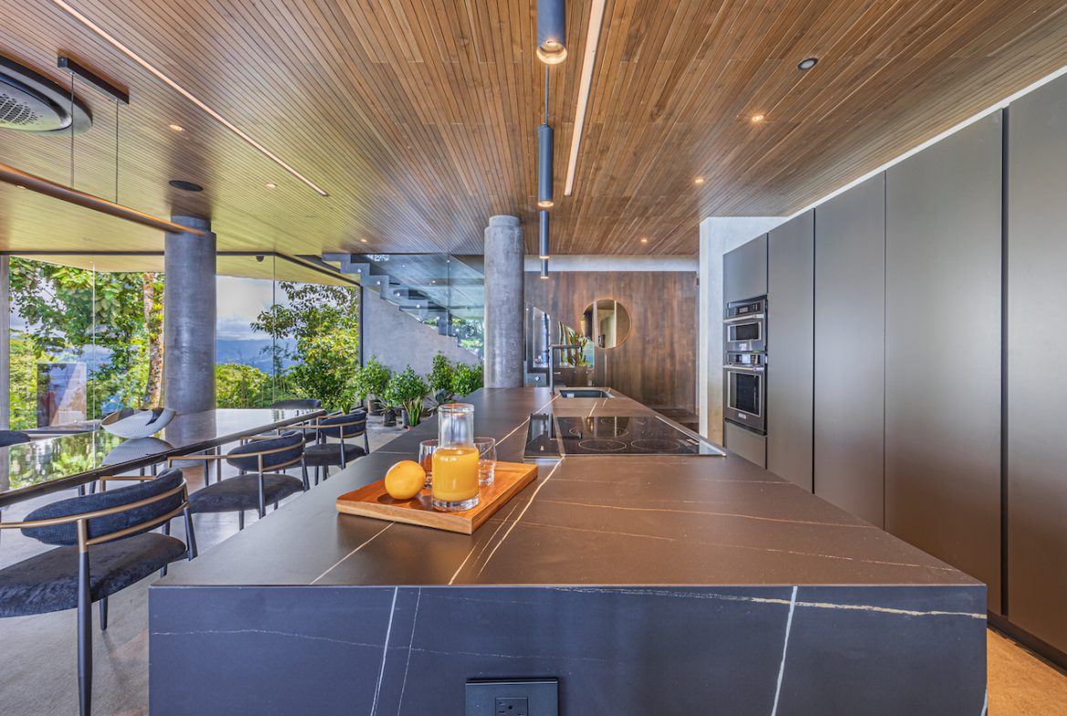 CASA CORAZÓN DE LA SELVA – AMAZING OCEAN VIEW HOME IN ESCALERAS