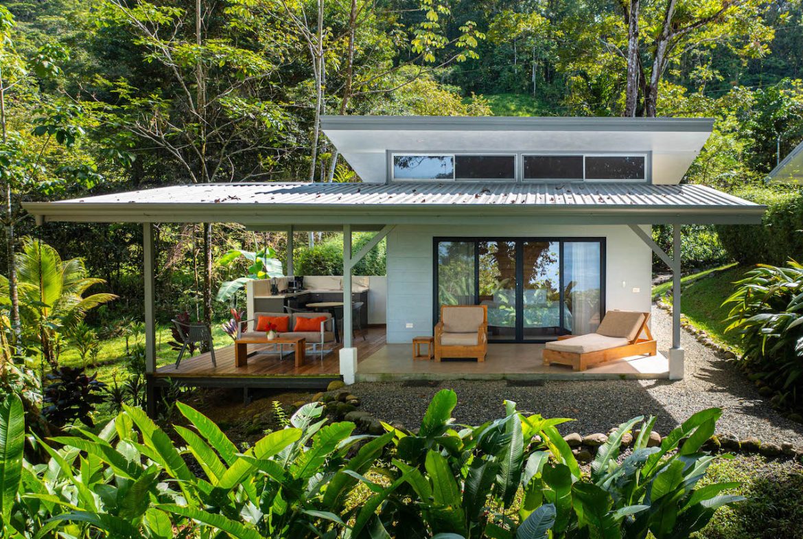 MULTI-USE PROPERTY RESIDENTIAL/HOTEL/COMMERCIAL UVITA