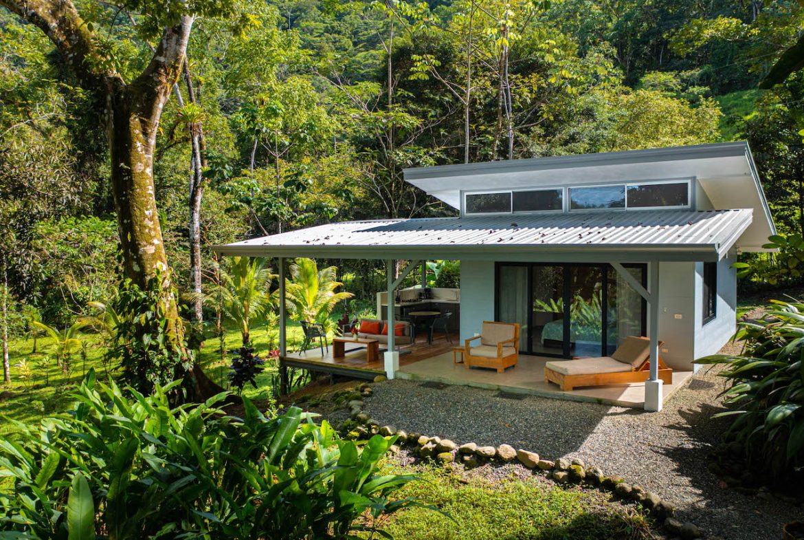 MULTI-USE PROPERTY RESIDENTIAL/HOTEL/COMMERCIAL UVITA