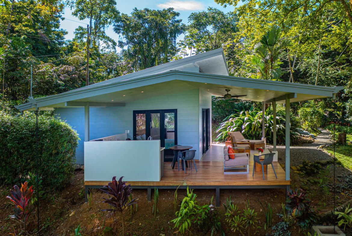 MULTI-USE PROPERTY RESIDENTIAL/HOTEL/COMMERCIAL UVITA