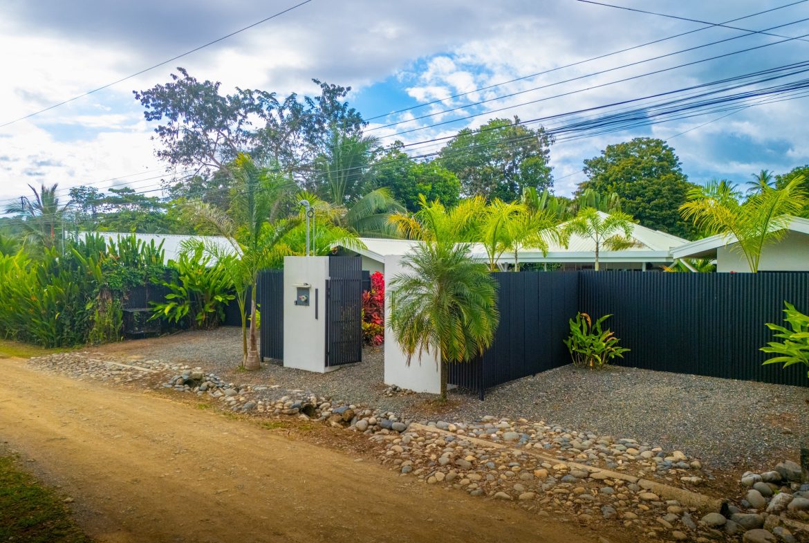 INVESTMENT OPPORTUNITY – 4 BEDROOM MINI RESORT IN UVITA, Uvita, Costa Rica — photo 3