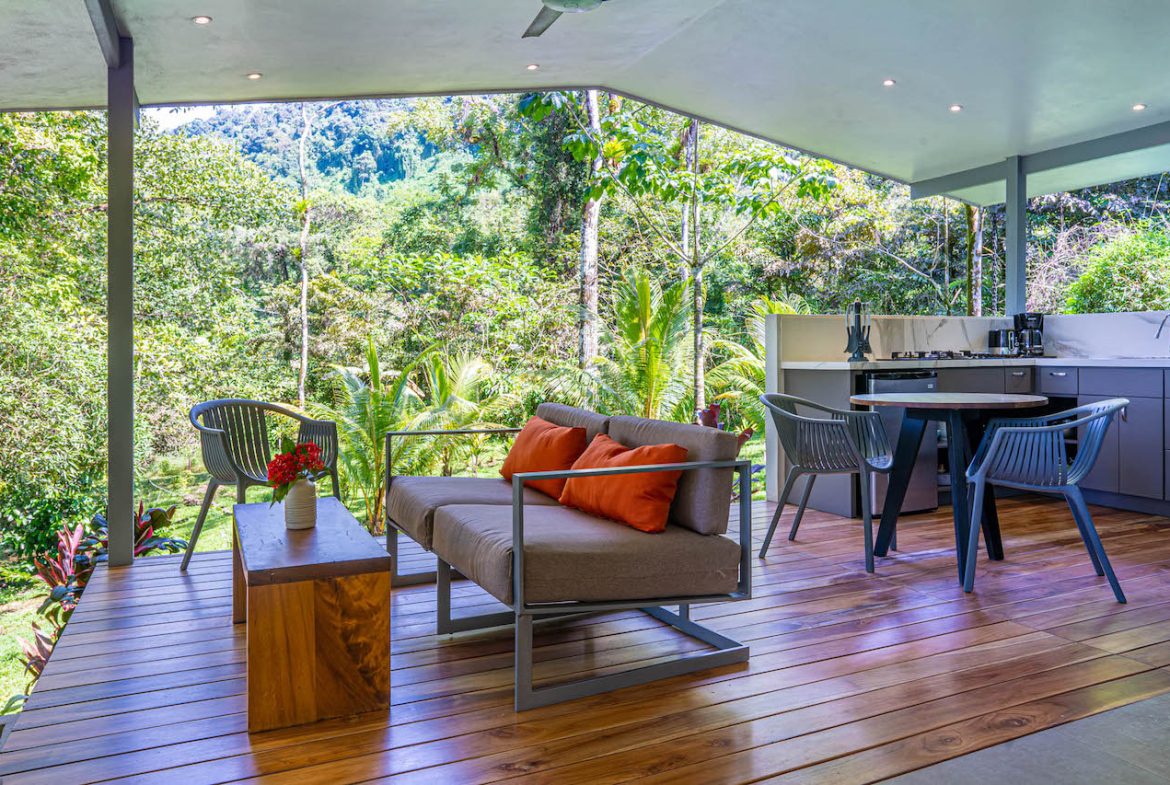 MULTI-USE PROPERTY RESIDENTIAL/HOTEL/COMMERCIAL UVITA
