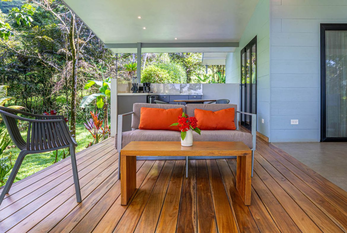 MULTI-USE PROPERTY RESIDENTIAL/HOTEL/COMMERCIAL UVITA