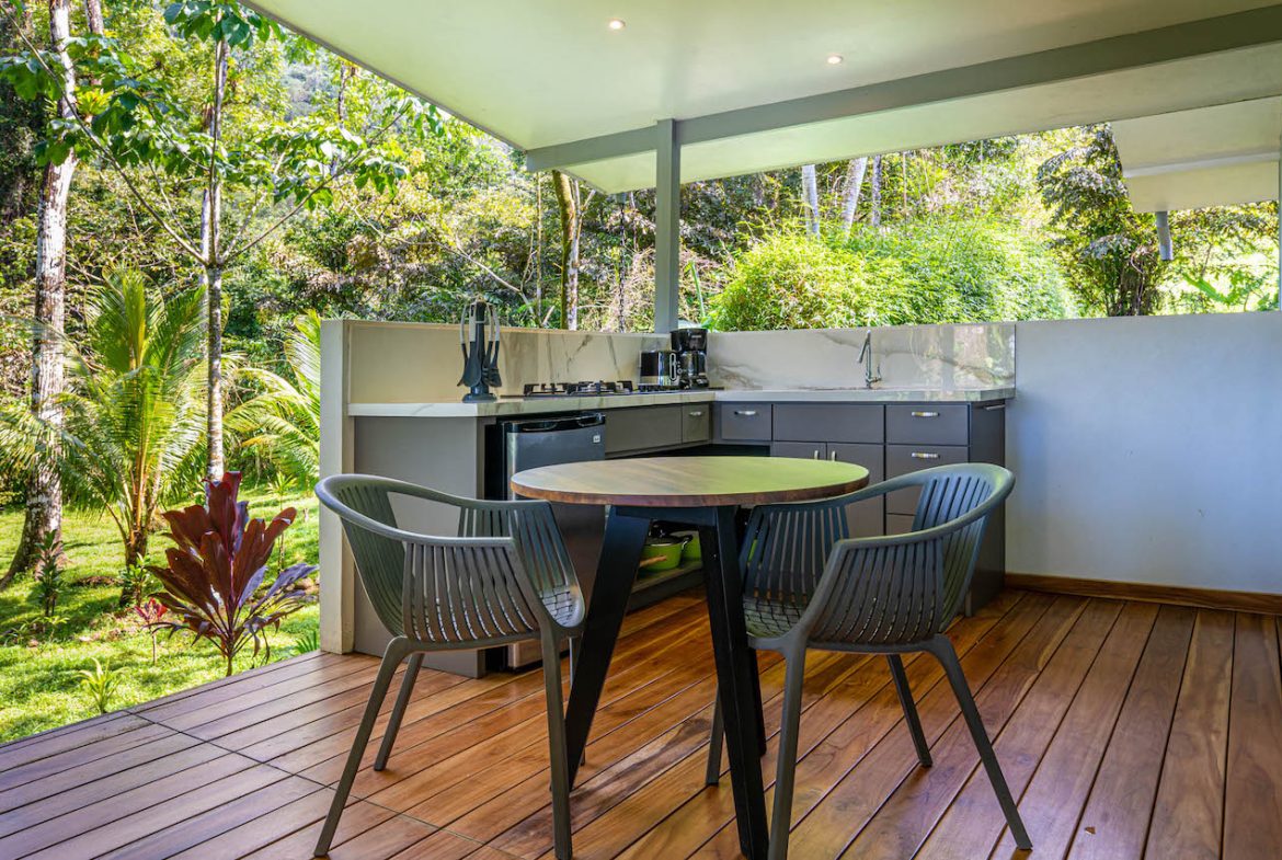 MULTI-USE PROPERTY RESIDENTIAL/HOTEL/COMMERCIAL UVITA